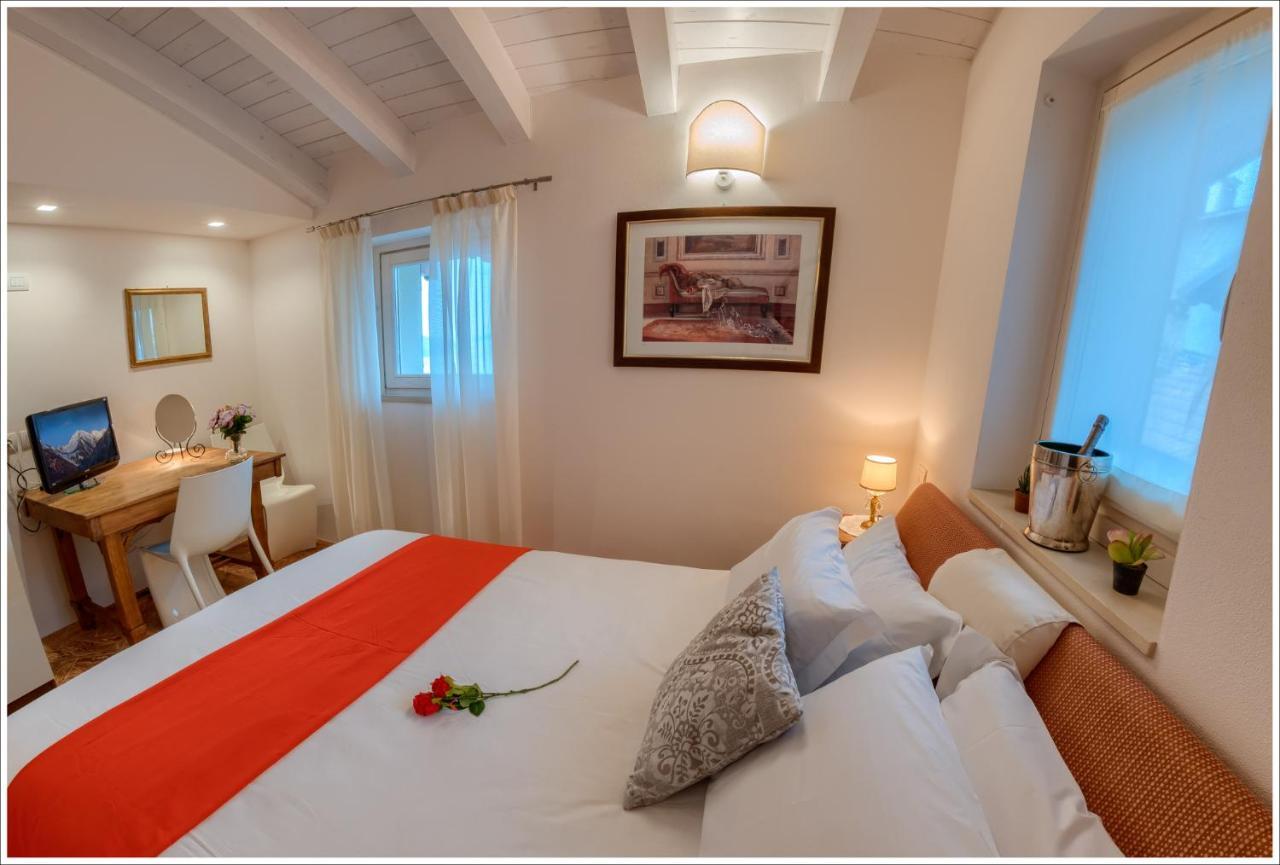Villa Aquarius - Larihome A08 Vercana エクステリア 写真